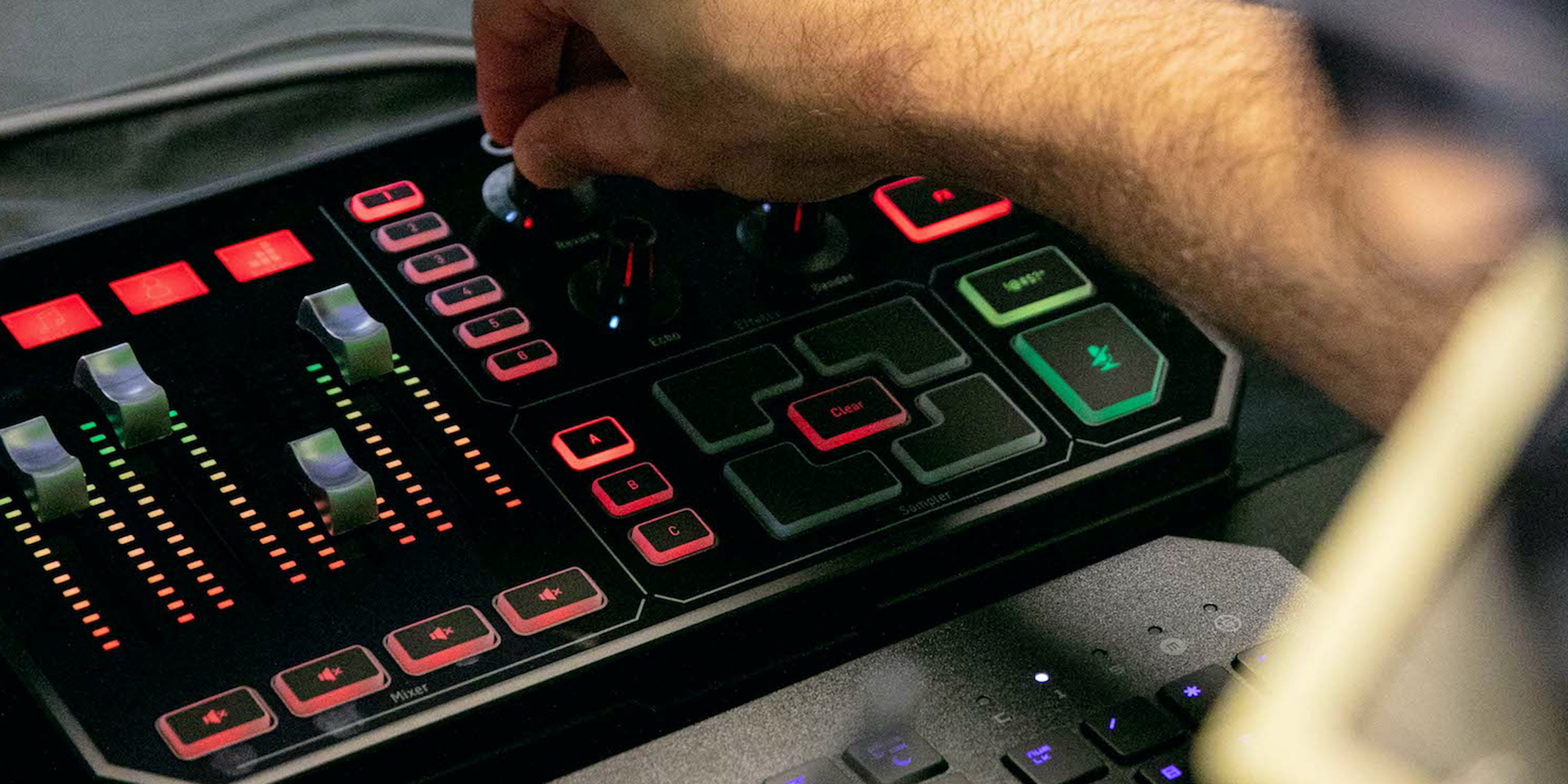 Amazon.co.jp: TC HELICON: 配信用ミキサー GoXLRシリーズ