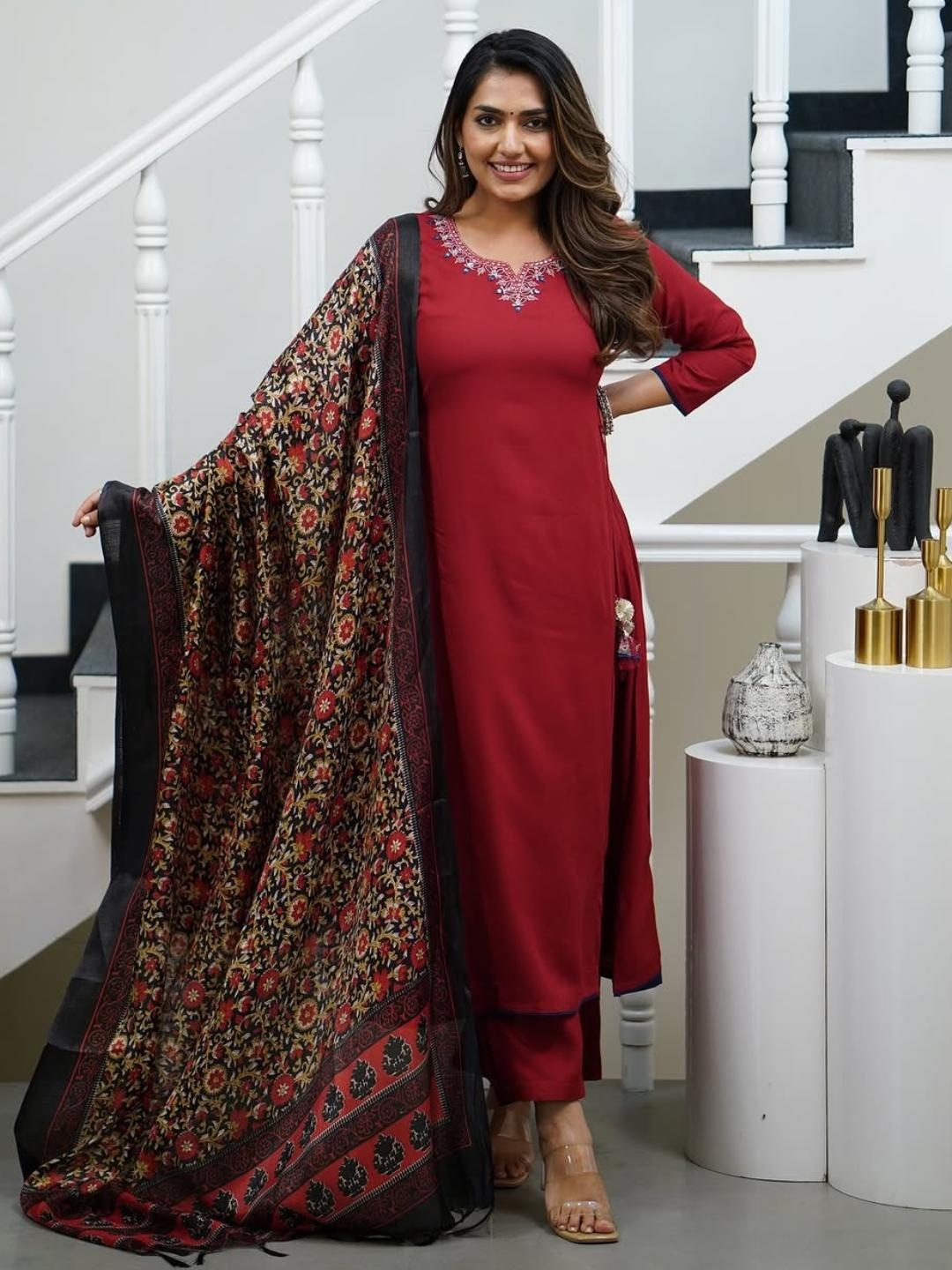 Red cotton dupatta with lineing main image 1