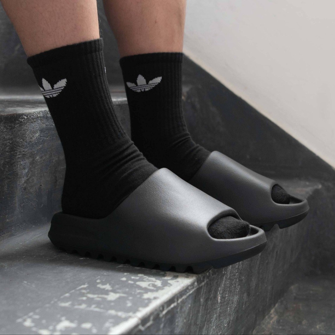 adidas gazelle silver green womens adidas Men's Yeezy Slide, Dark Onyx, 12