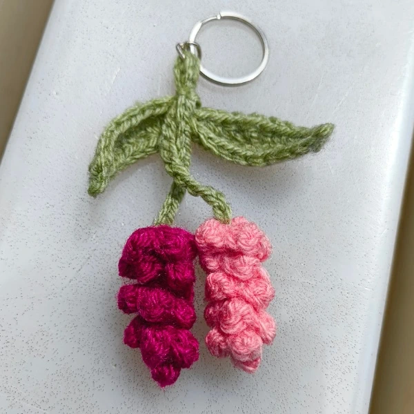 【新品未使用品】SOLARIS&Co. crochethat lilac Lilac Love Crochet Keychain by The Crochet Parlour