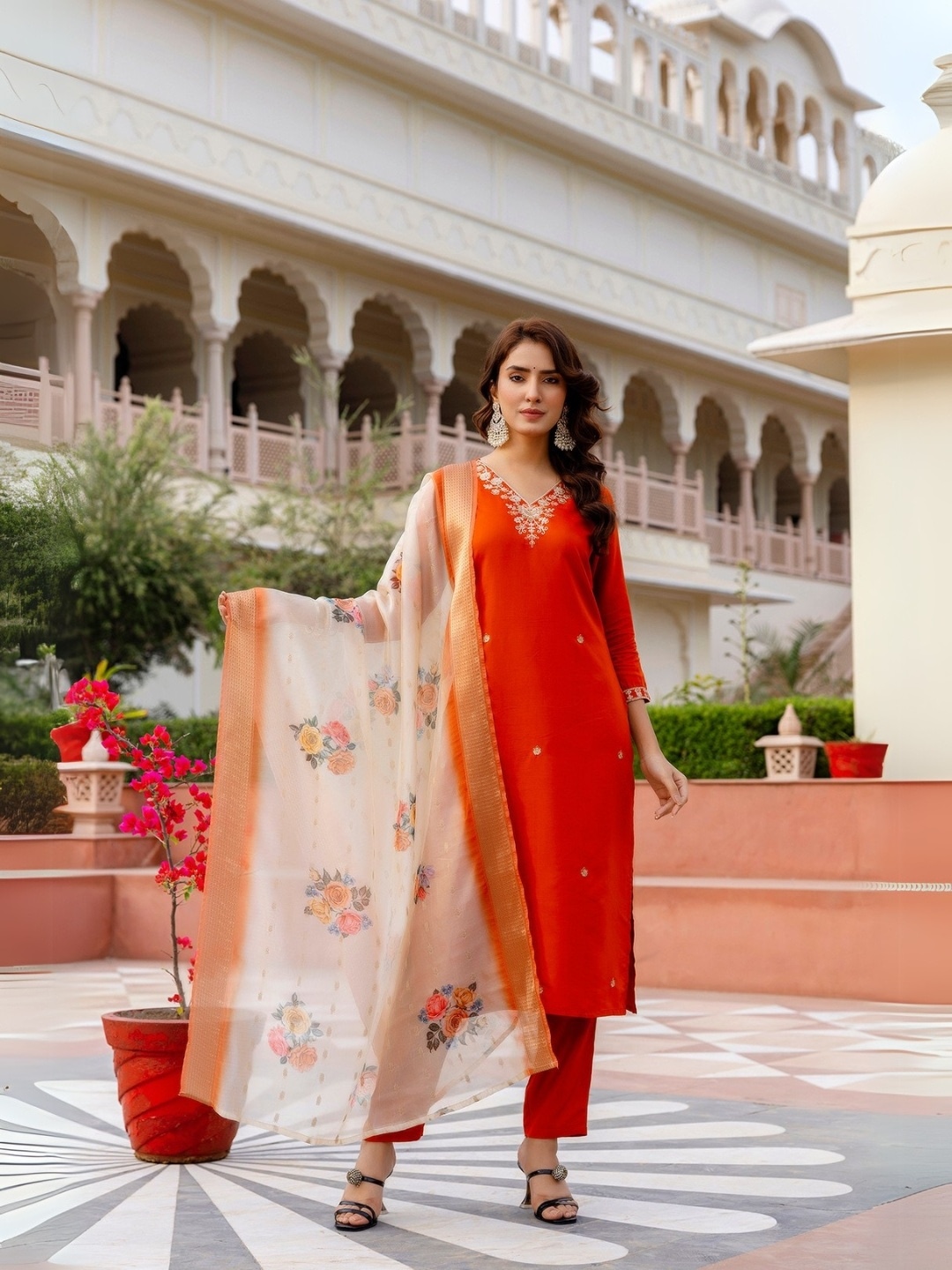 Women's Off White viscose blend with Embroidered Straight Kurta with Viscose blend Pant And viscose Jacquard Dupatta Sets
