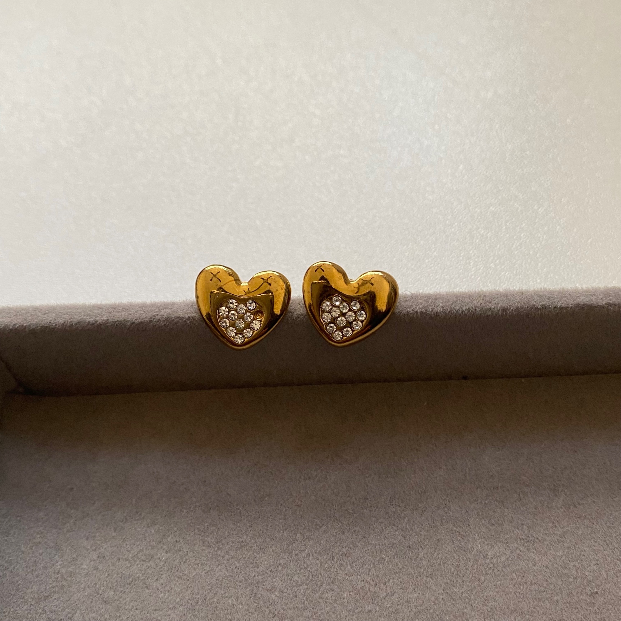 Buy HEART STUDS 18kt GOLD PLATED | Meraya