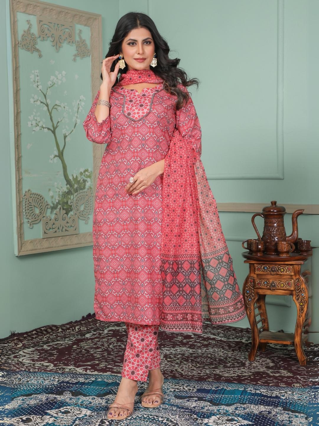 Women Gajri Rayon Kurta Set With Dupatta Embroidery Work