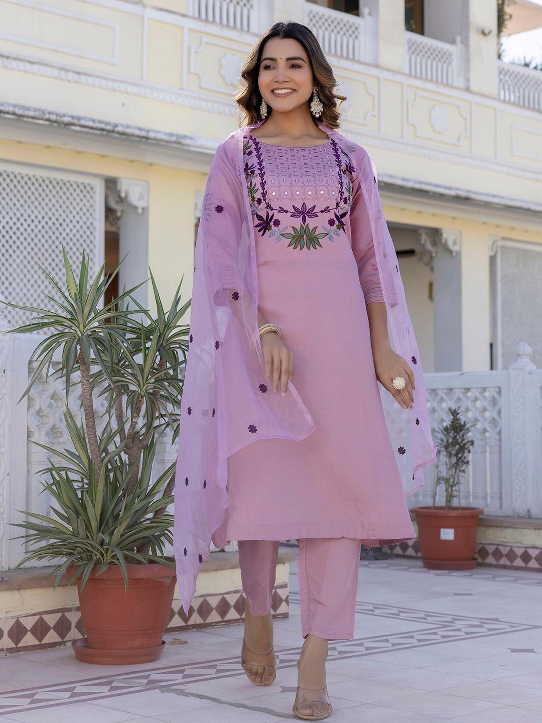 Chanderi silk kurta with single thread embroidery and salwar pants with print details