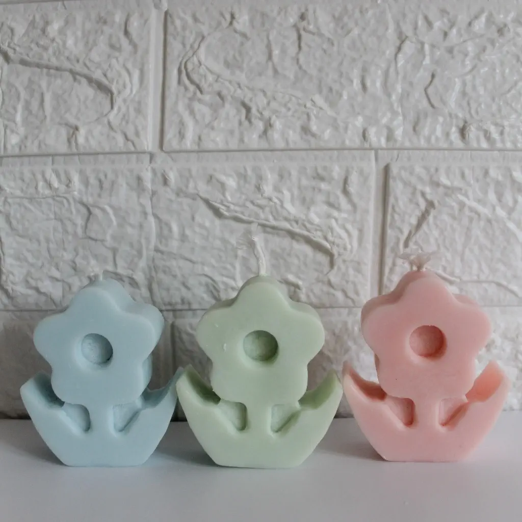 Leafy Flower Candle