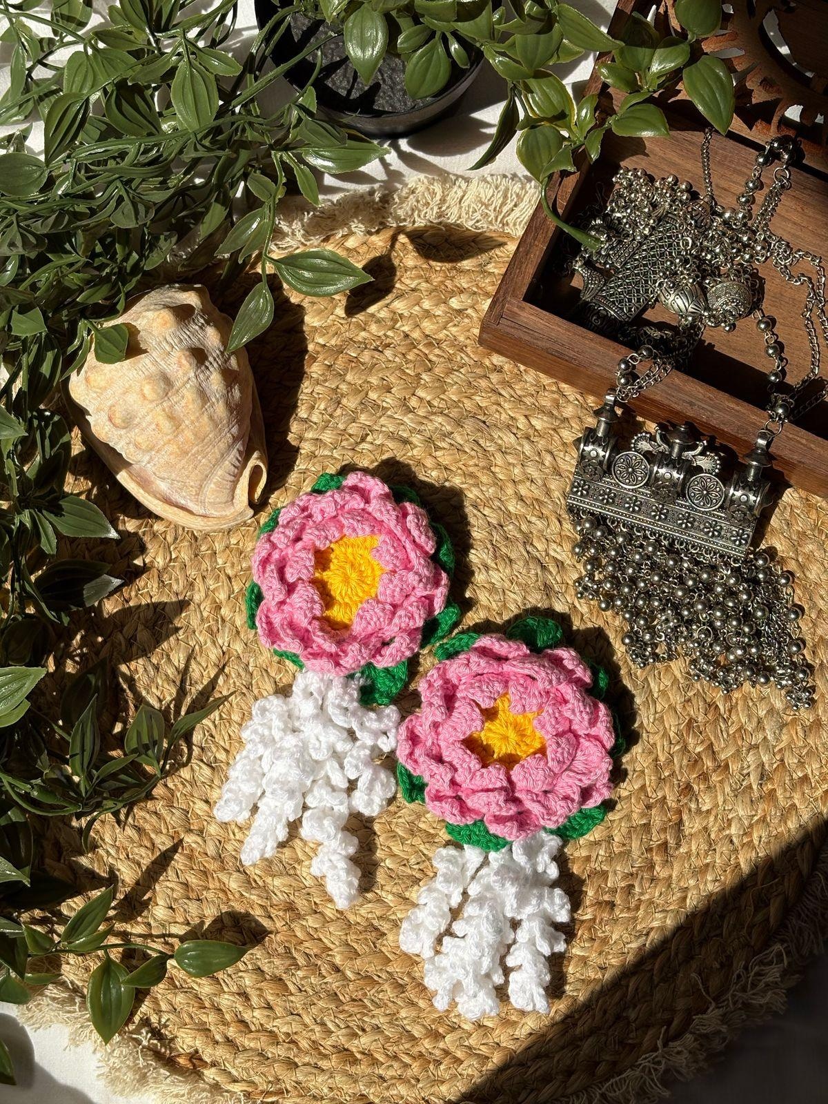 Buy Handmade Crochet Lotus Gajra – Elegant Floral Hair Accessory - Main Image